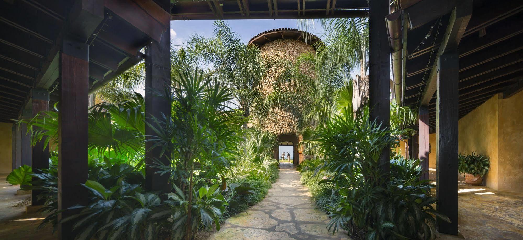 Royal Isabela Hotel Exterior photo
