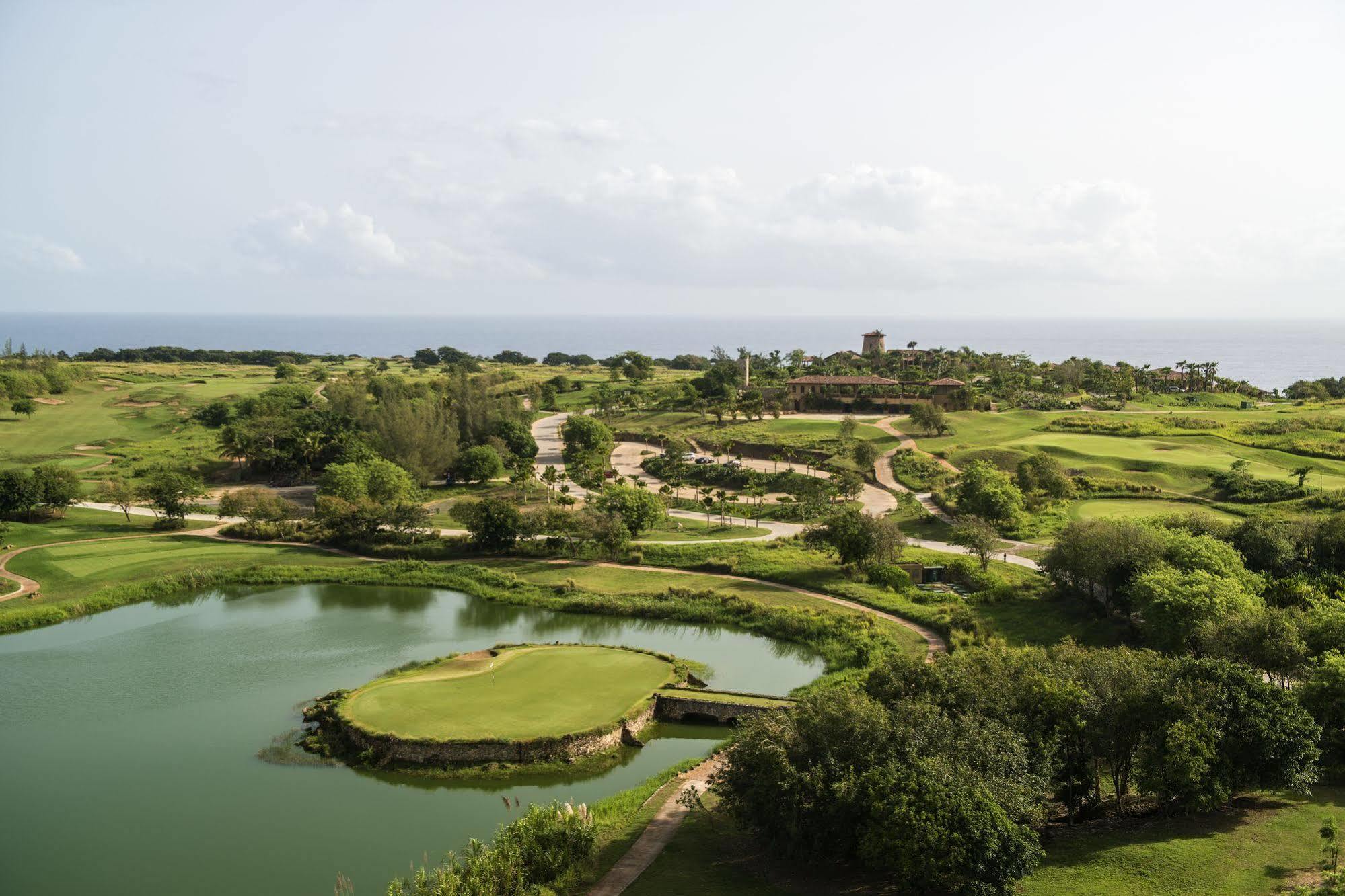 Royal Isabela Hotel Exterior photo