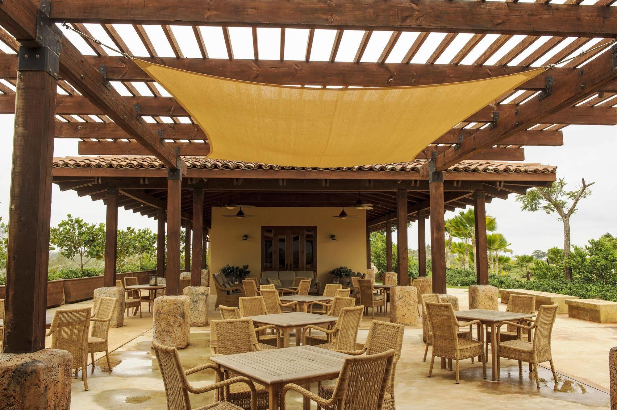 Royal Isabela Hotel Exterior photo