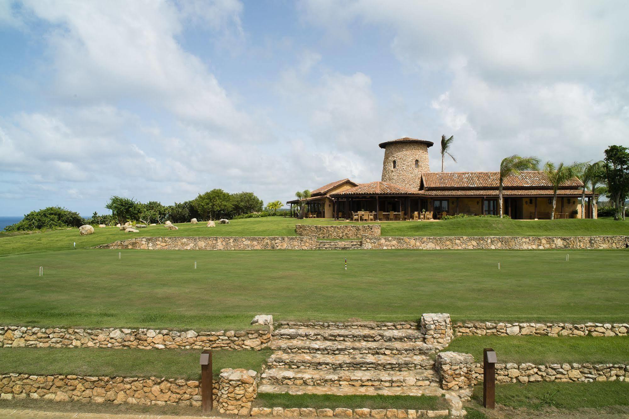 Royal Isabela Hotel Exterior photo