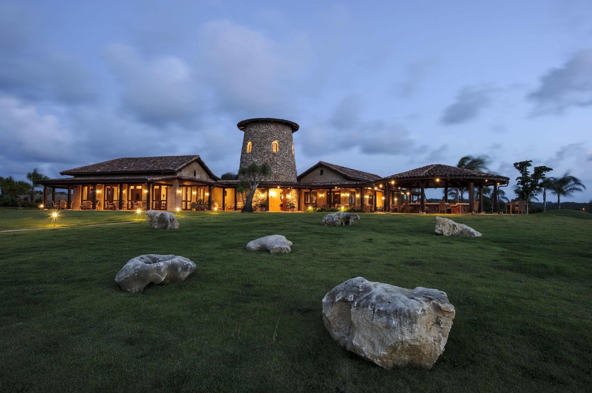 Royal Isabela Hotel Exterior photo